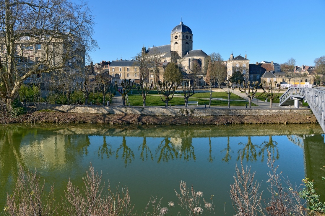 Vue sur la basilique Notre-Dame d'Alençon