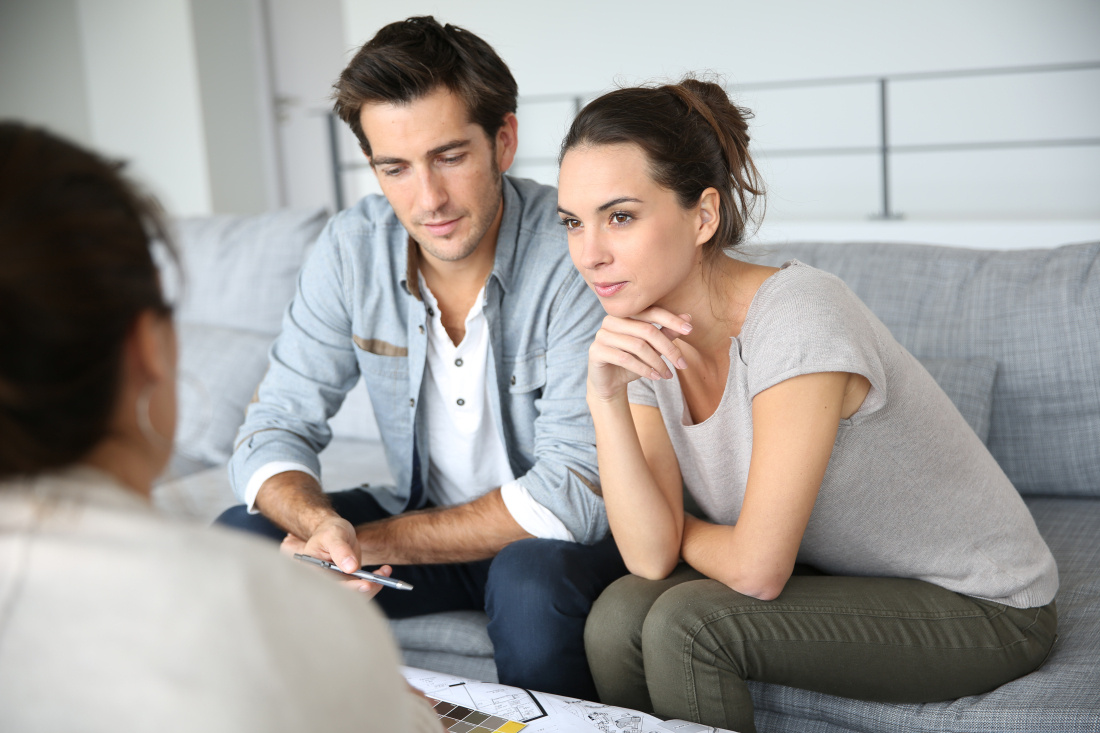 Couple qui souhaite acheter une maison