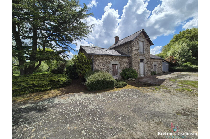 Superb house in Mayenne sector