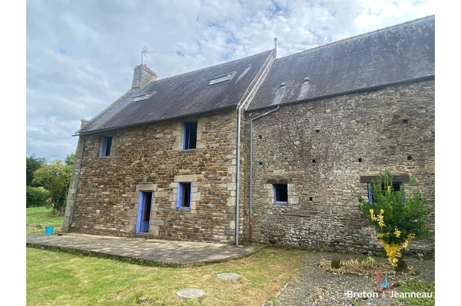 Maison en pierres du 16e siècle à Tremblay