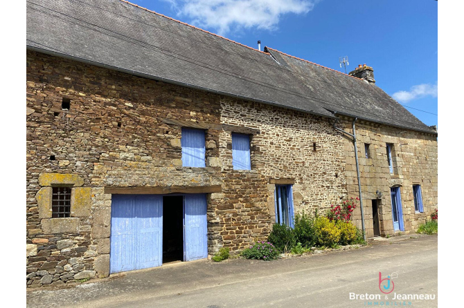 Maison en pierres du 16e siècle à Tremblay