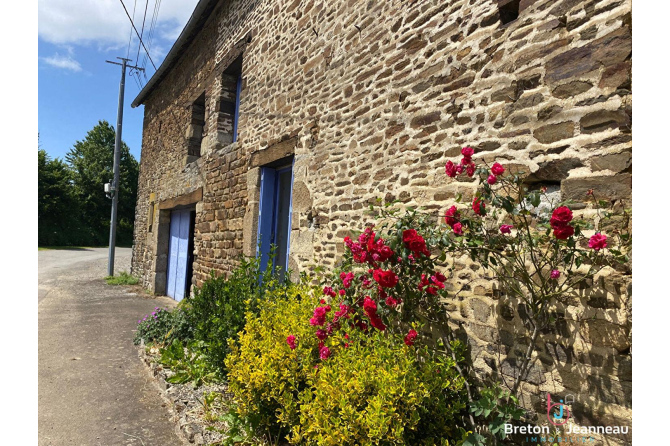 Maison en pierres du 16e siècle à Tremblay