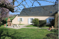 House with lake in Houssay