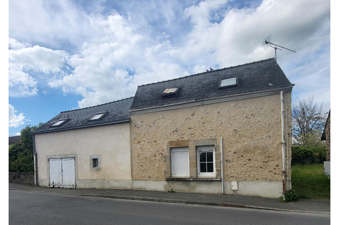 House on the Evron / Montsûrs axis