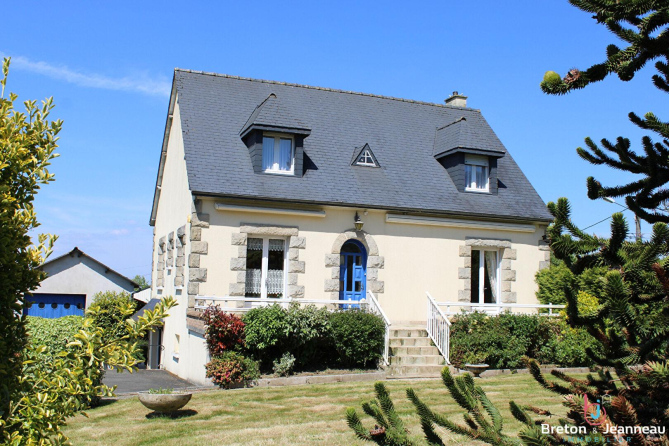 Pavillon à Saint Denis de Gastines