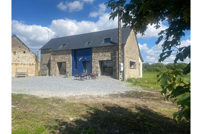 Farmhouse in the Mayenne area