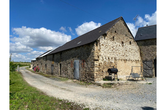 Farmhouse in the Mayenne area