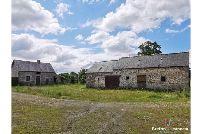 Old farmhouse on 2 ha 42 in Villaines La Juhel