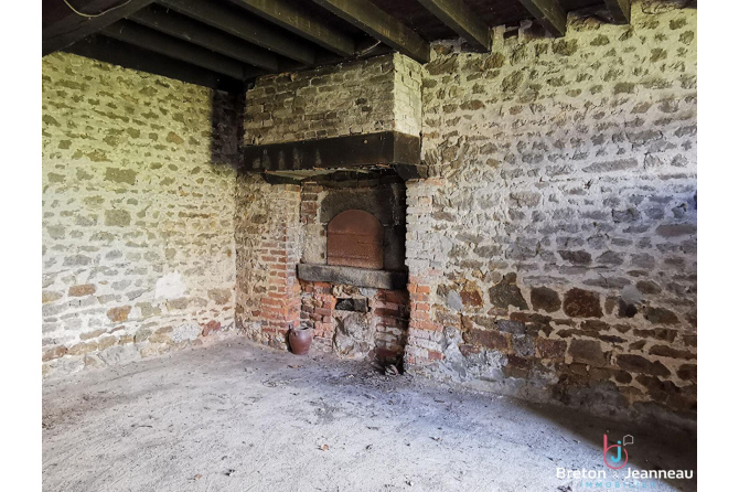 Old farmhouse on 2 ha 42 in Villaines La Juhel