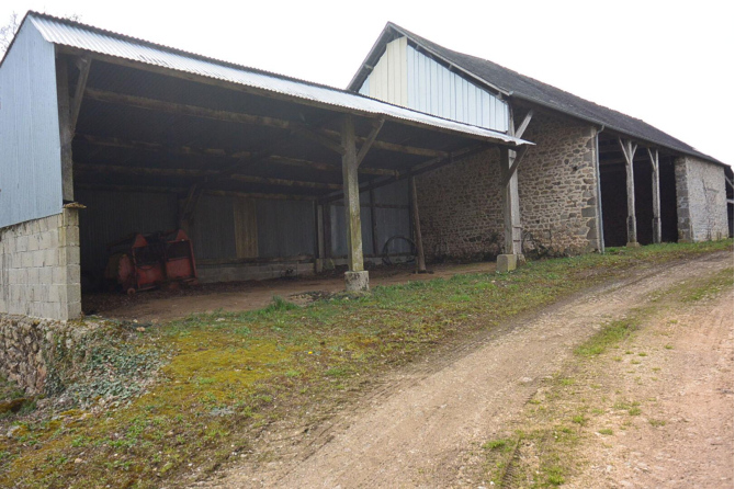 Ancien Corps de ferme sur 2 ha 42 à Villaines La Juhel