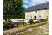 Corps de ferme sur un hectare  secteur MAYENNE