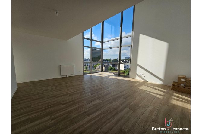 Duplex de 146 m² avec terrasse à Laval