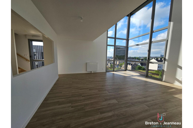 Duplex de 146 m² avec terrasse à Laval