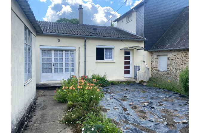 Town house in Mayenne