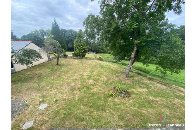 Maison en pierres du 16e siècle à Tremblay