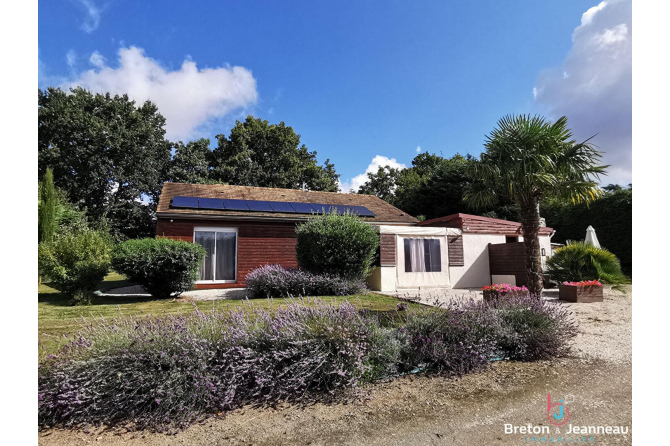 Single-storey house with studio in Saint-Cyr-en-Pail