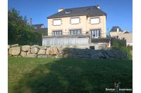 Maison avec piscine couverte à Laval