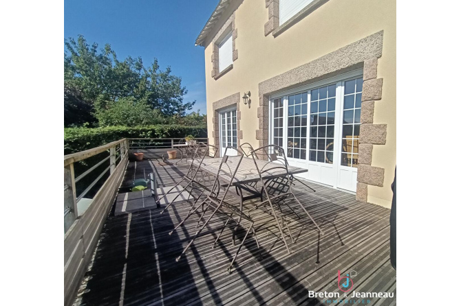 House with indoor pool in Laval