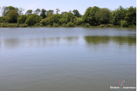 3 ha 90 recreational land with a 1 ha 40 lake in Mayenne