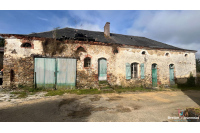 Farmhouse to renovate in Saint-Berthevin