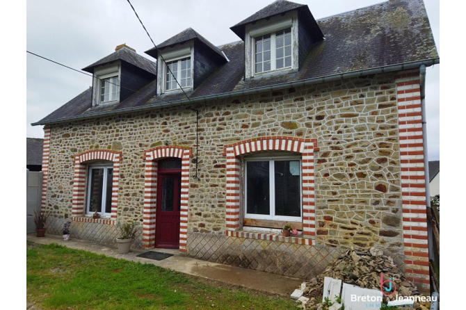 Stone farmhouse on the Mayenne/Villaines la Juhel axis