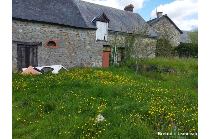 Stone farmhouse on the Mayenne/Villaines la Juhel axis