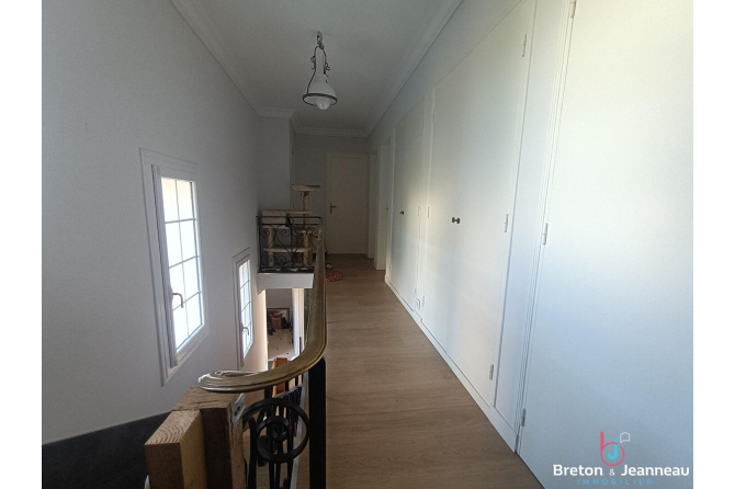 House with indoor pool in Laval