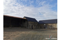 House with outbuildings in the Bais sector