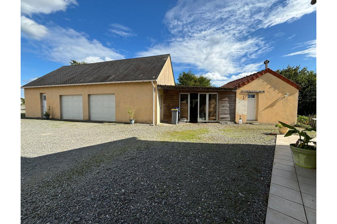 House in Cossé le Vivien