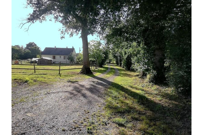 Property on 5 ha in the Meslay du Maine sector