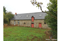 Farmhouse to renovate in the Bais area