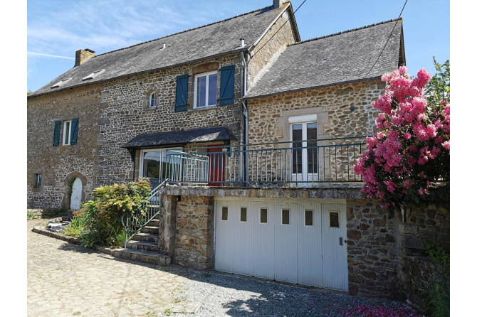 House with two apartments in Bais