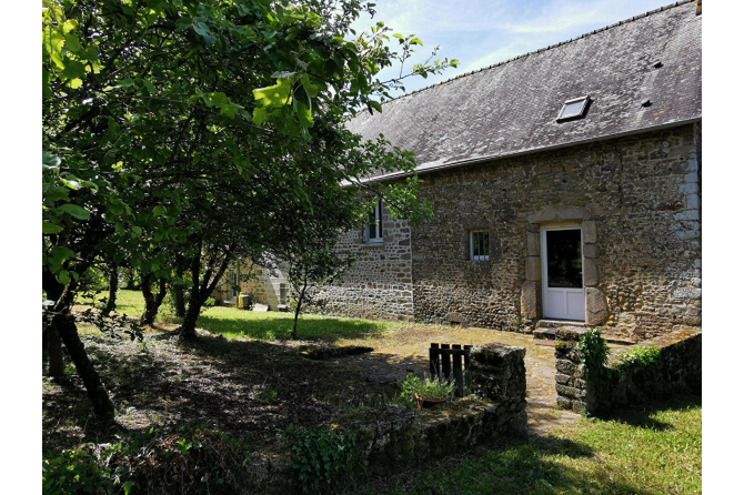 House with two apartments in Bais