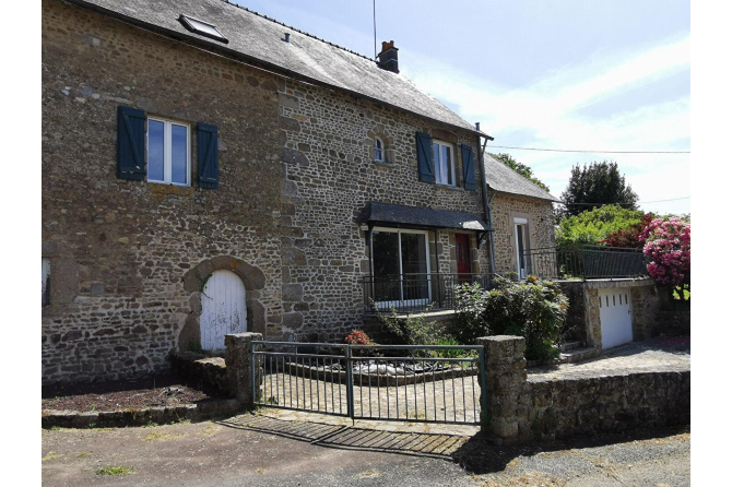 Maison avec deux logements à Bais