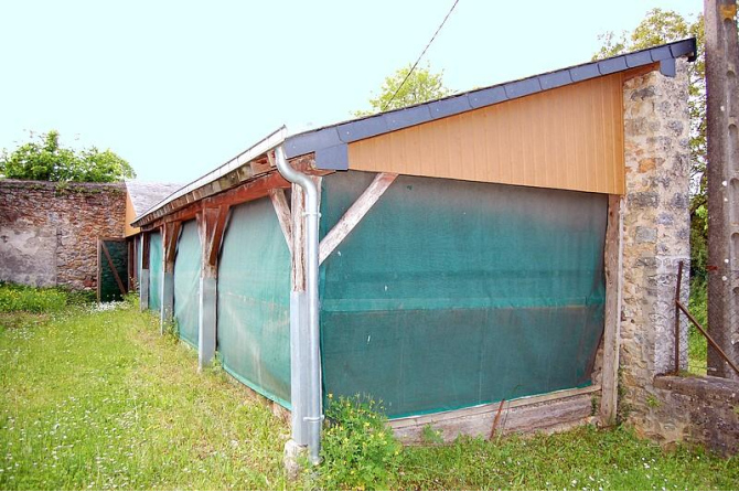 Former school in the Meslay du Maine sector