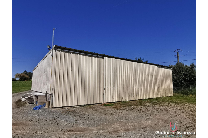 Maison sur 4 ha de terres avec pièce d'eau