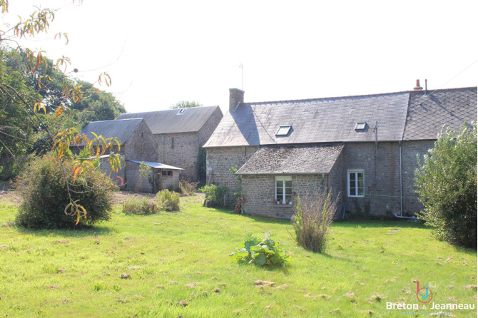 Small farmhouse on 1 ha 11 in Saint Mars Sur La Futaie