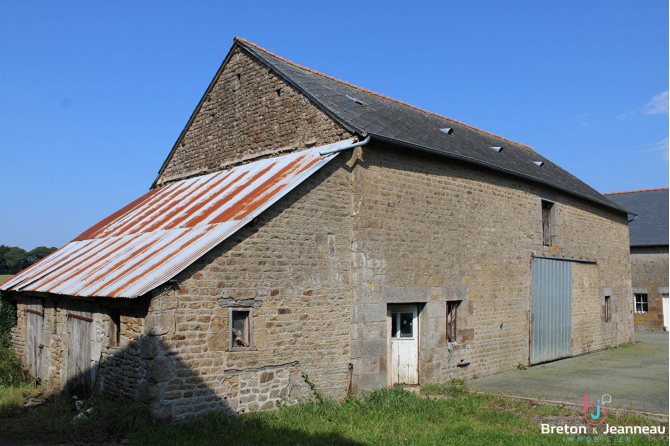 Small farmhouse on 1 ha 11 in Saint Mars Sur La Futaie