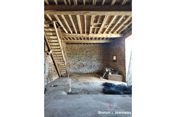 Farmhouse in the Mayenne sector