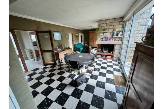 House with shed in Laval