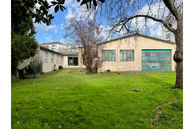 House with shed in Laval