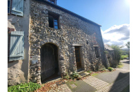 Building in Saint Suzanne