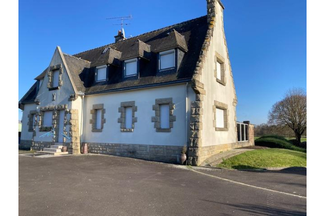 MAISON LECOUSSE  206 m² env  avec 1.5 ha env.