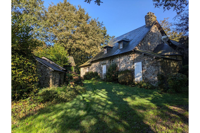 Country house between Bais and Evron