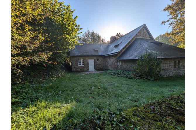 Country house between Bais and Evron