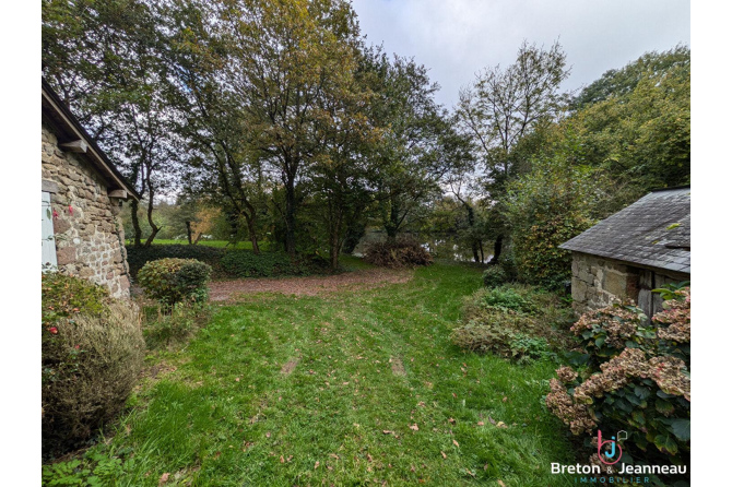 Country house between Bais and Evron