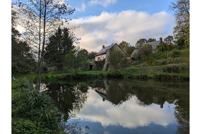 Ancien moulin sur 2ha29 avec plan d'eau secteur Evron