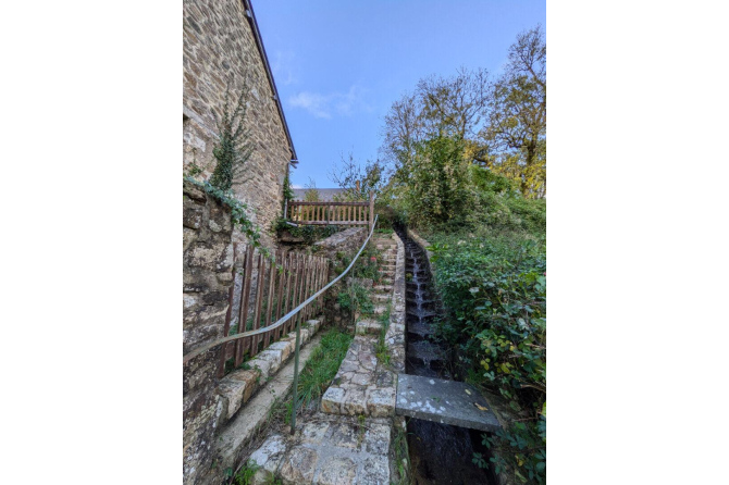 Ancien moulin sur 2ha29 avec plan d'eau secteur Evron