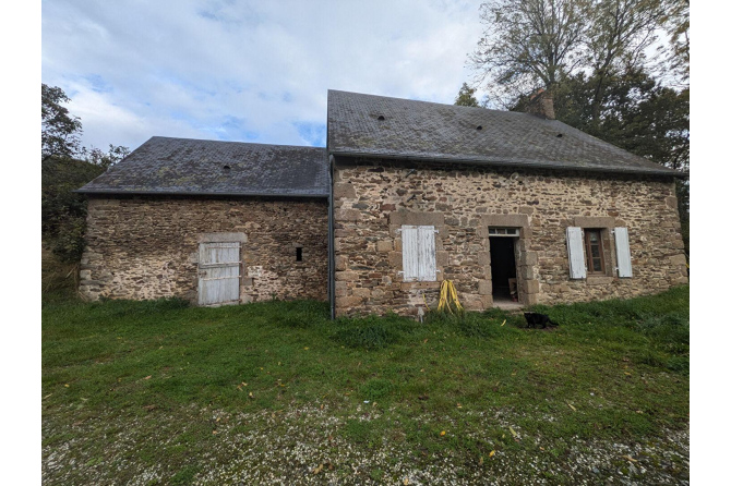 Ancien moulin sur 2ha29 avec plan d'eau secteur Evron