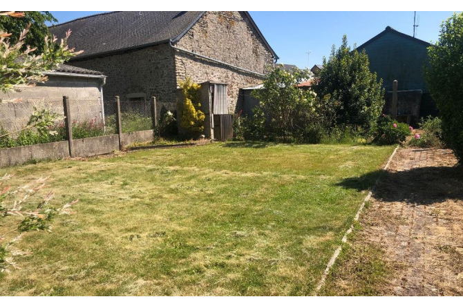 Town house in the Mayenne area